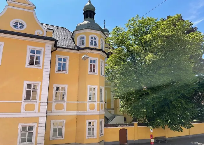 Helle Zwei-Zimmer-Stadt-Wohnung Am Bismarkplatz Mit Tiefgarage