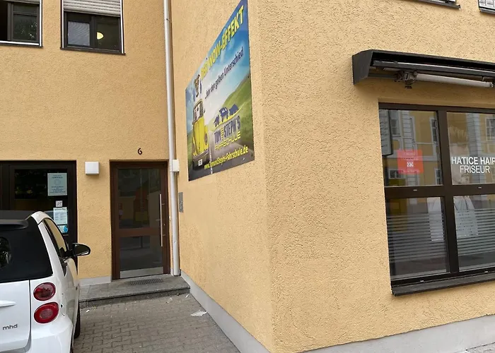Helle Zwei-Zimmer-Stadt-Wohnung Am Bismarkplatz Mit Tiefgarage