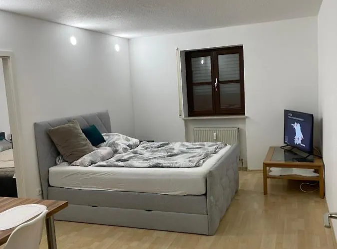 Helle Zwei-Zimmer-Stadt-Wohnung Am Bismarkplatz Mit Tiefgarage