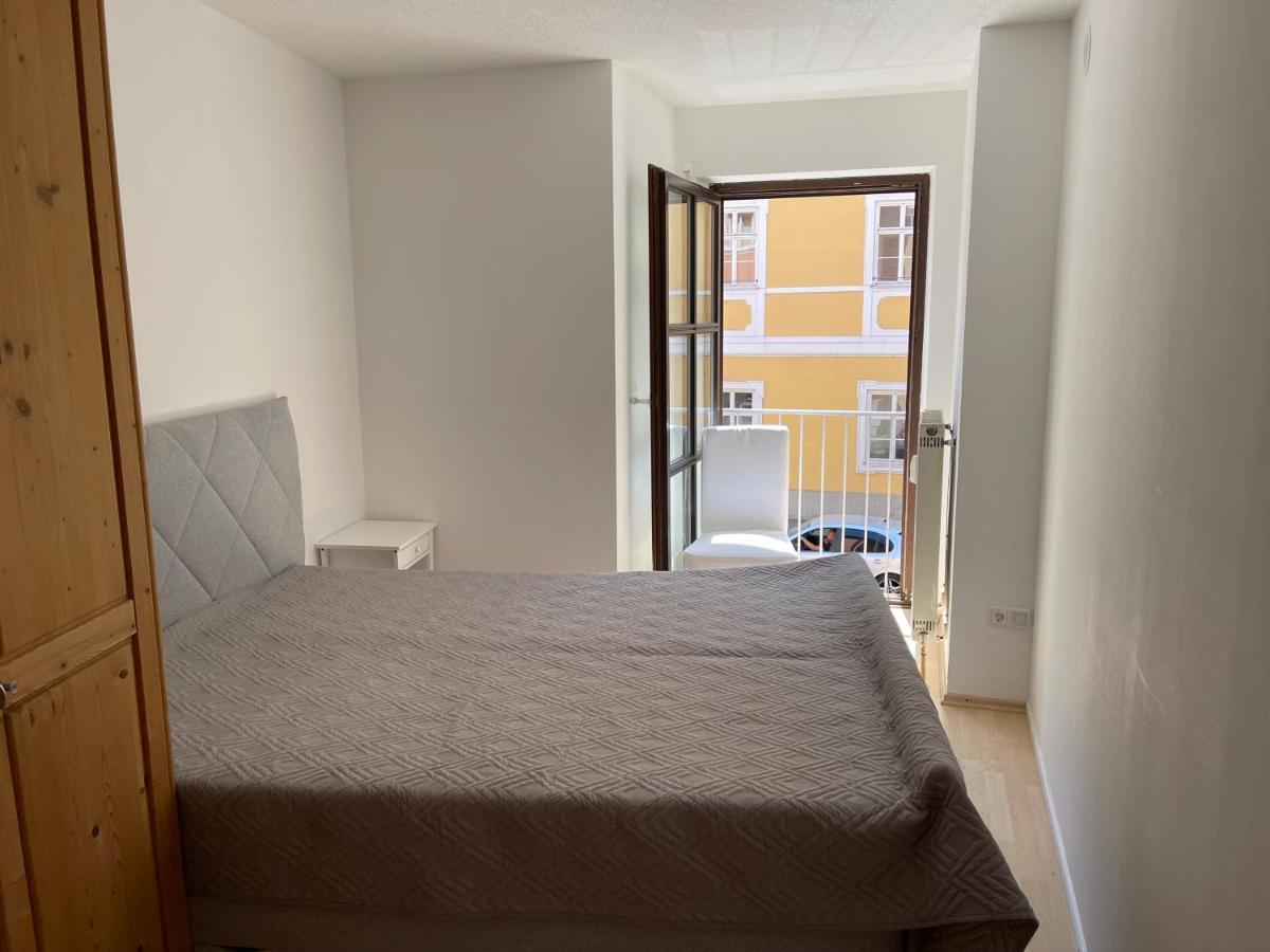 Helle Zwei-zimmer-stadt-wohnung Am Bismarkplatz Mit Tiefgarage *