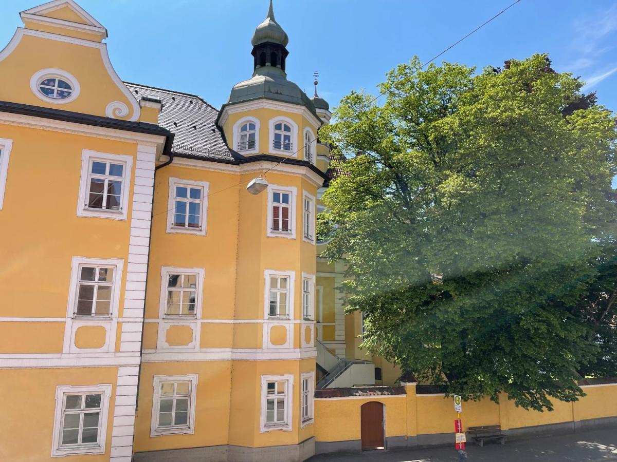 Helle Zwei-zimmer-stadt-wohnung Am Bismarkplatz Mit Tiefgarage Apartment Landshut
