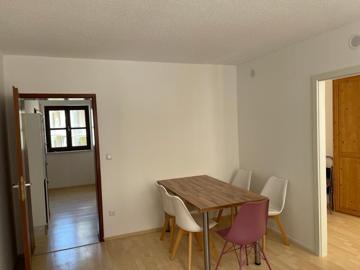 Helle Zwei-zimmer-stadt-wohnung Am Bismarkplatz Mit Tiefgarage *
